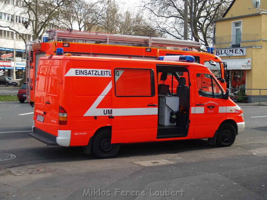 Dachgeschossbrand Koeln Muelheim Duennwalderstr  018.JPG